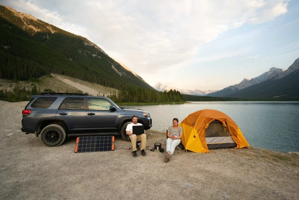 Using Jackery explorer to plug different electronics while camping