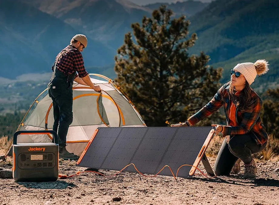jackery explorer 1500 pro with solar panels
