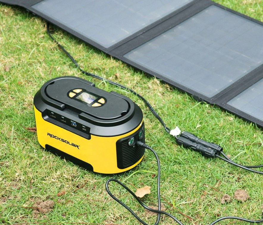 Rocksolar Ready 200W review - plugged into solar panel