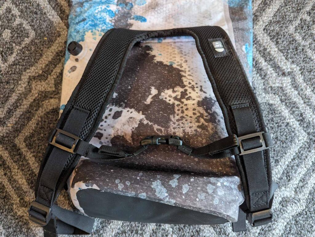 ICEMULE Jaunt 15L adjustable straps